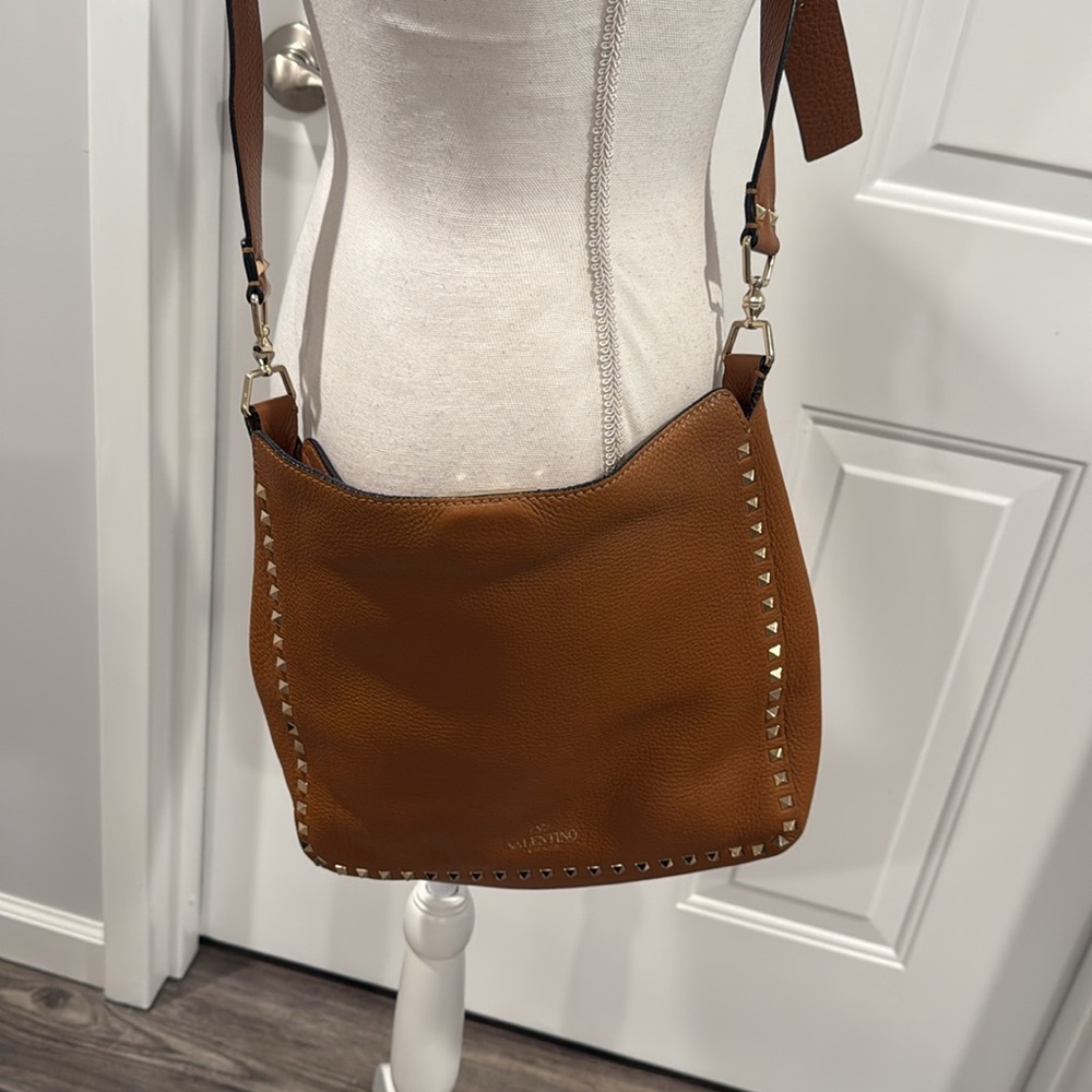 Valentino Garavani ROCKSTUD CALFSKIN HOBO BAG Light Cuir Tobacco Brown Crossbody - Picture 13 of 16